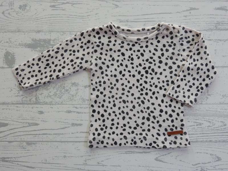 Prenatal longsleeve shirtje ribstof beige ecru zwart stippen