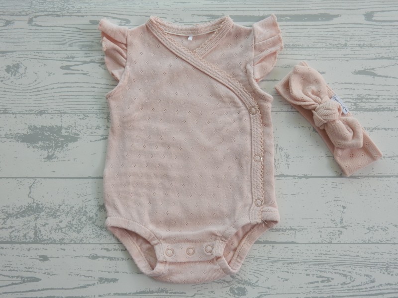 Prenatal romper zonder mouw volants ajour lichtroze haarband maat 50-56