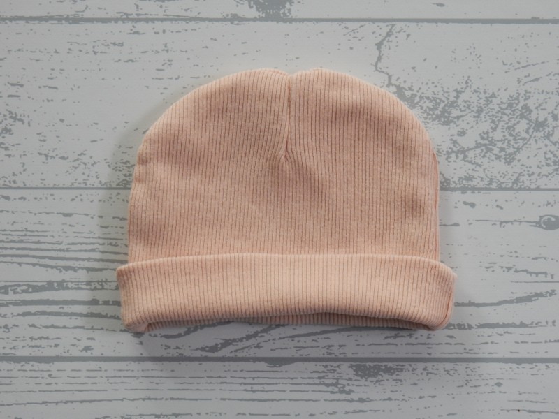 Babymutsje ribstof licht zalmroze 1 maat