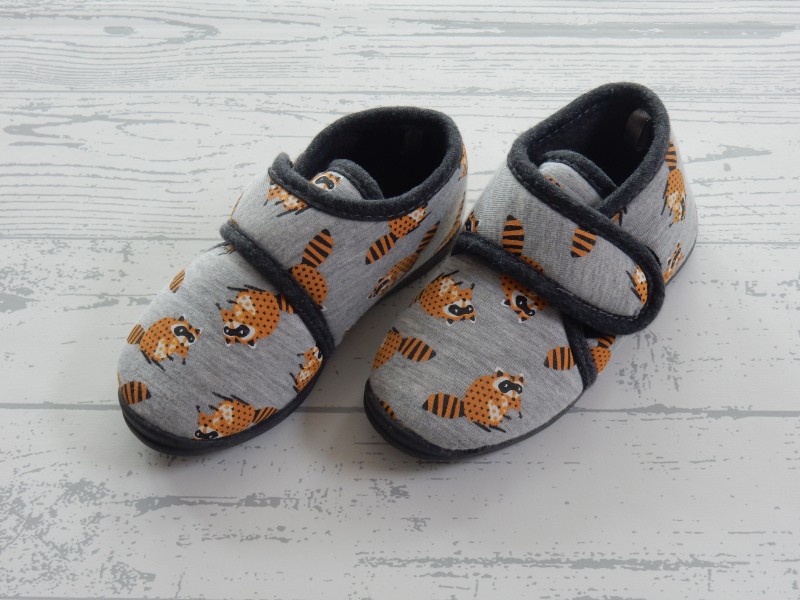 Hema kindersloffen grijs oker geel antraciet wasbeer maat 22-23