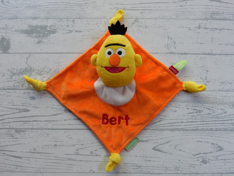 Sesamstraat Tiamo knuffeldoek velours oranje geel Bert