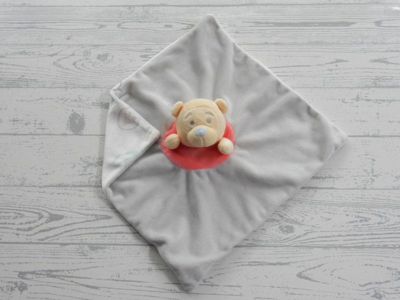 Primark Disney knuffeldoek velours grijs geel rood print Winnie the Pooh