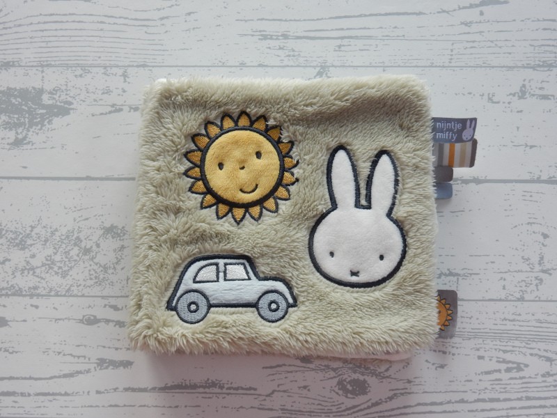 Nijntje activiteitenboek velours fluffy green