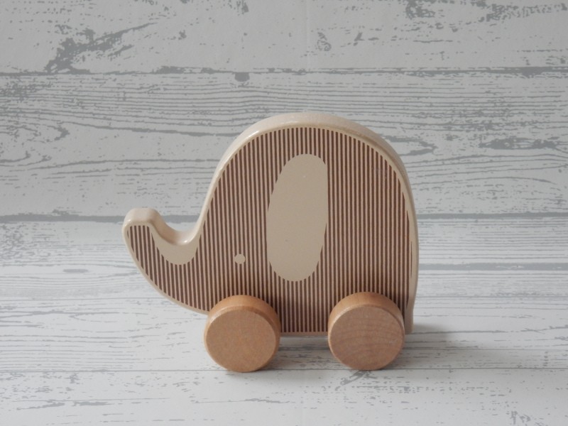 Houten figuur met wielen beige bruin olifant