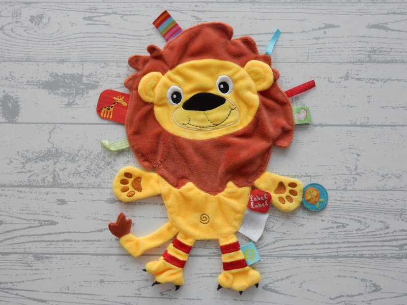 Label Label knuffeldoek labeldoek velours bruin geel labels Leeuw