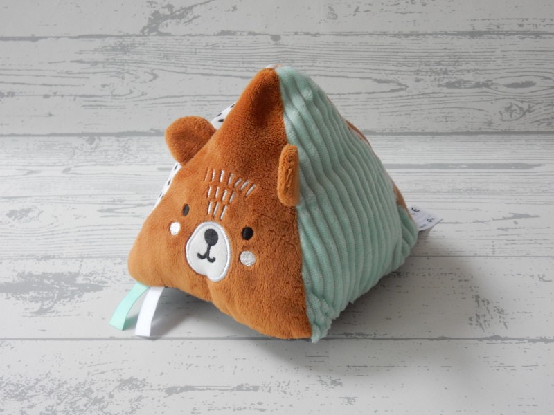 Kruidvat knuffel rammelaar piramide velours wit bruin mint knisper beer