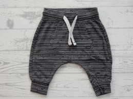 Hema newborn broek donkergrijs wit streepjes dessin maat 56
