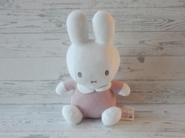 Nijntje knuffel rammelaar ribstof roze Pink Rib zittend 32 cm