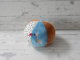 Kruidvat knuffel bal rammelaar velours wit bruin blauw tijger giraffe