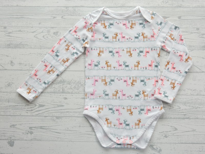 Hema romper lange mouw wit fluor roze bruin grijs hertjes maat 98-104