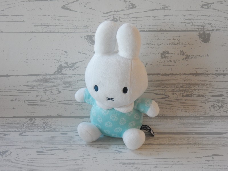 Nijntje knuffel rammelaar velours wit blauw vogeltjes zittend