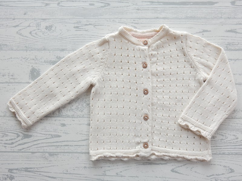 Hema baby vest gebreid ecru ajour patroon ruches maat 68