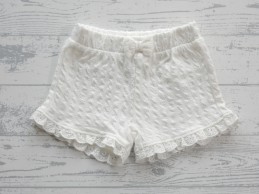 C&A korte broek wit structuur kantenrandje maat 62