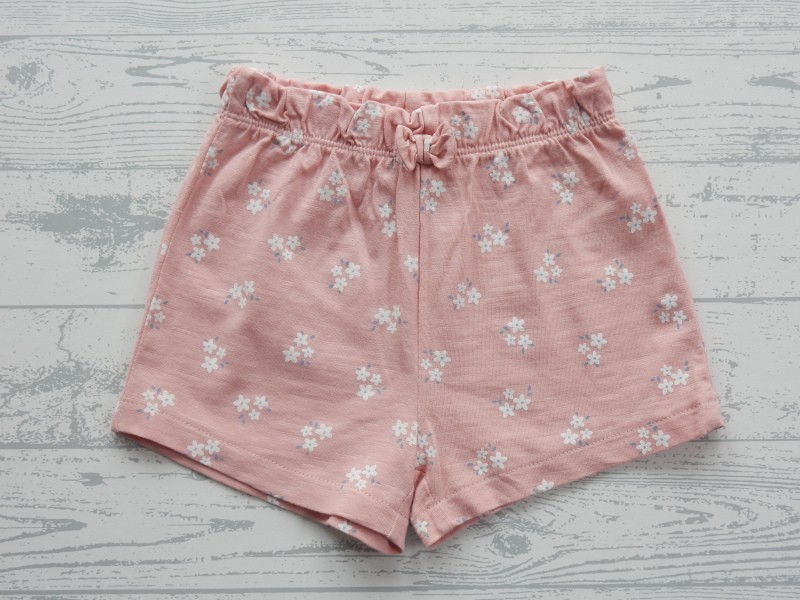 C&A short korte broek roze wit grijs bloemetjes maat 86