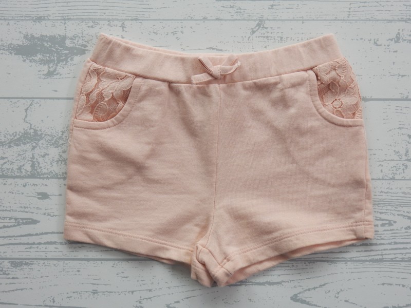 C&A short korte broek sweatstof roze kant maat 86