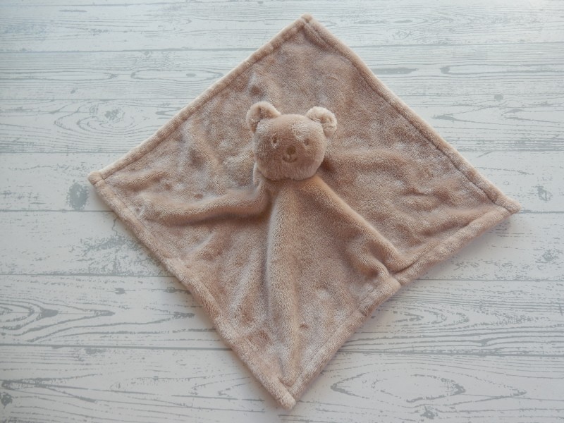 Etos knuffeldoek velours lichtbruin beer