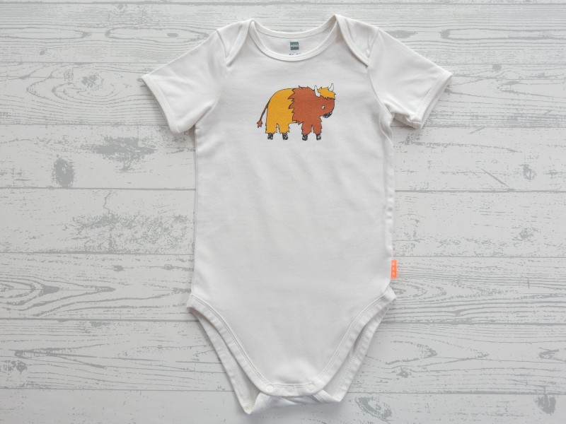 Hema romper korte mouw wit geel bruin bison maat 86-92