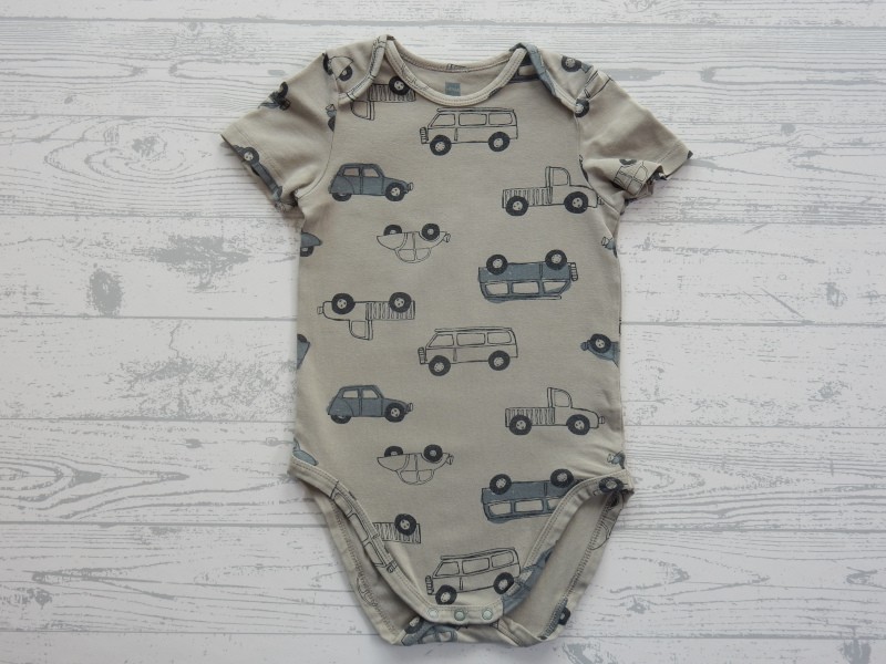 Hema romper korte mouw groen zwart grijs voertuigen maat 86-92