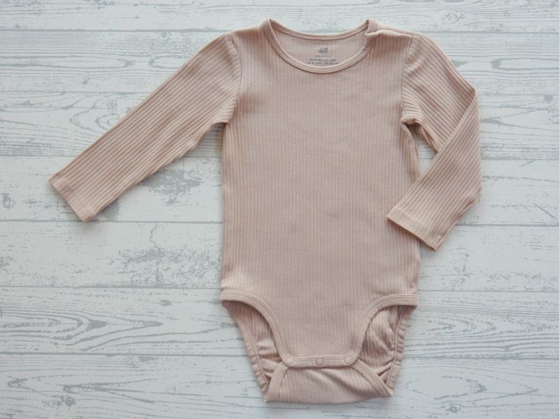 H&M romper lange mouw ribstof licht roze zalmroze maat 80