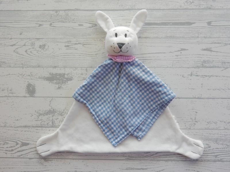 Ikea knuffeldoek velours wit lichtblauw geruit konijn Fabler Kanin