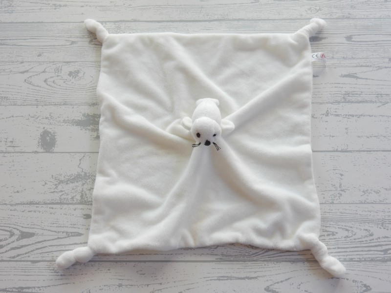 Action Toi Toys knuffeldoek velours wit zwart Zeehond