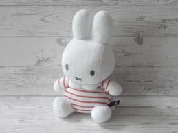 Nijntje knuffel rammelaar velours wit bruin gestreept zittend