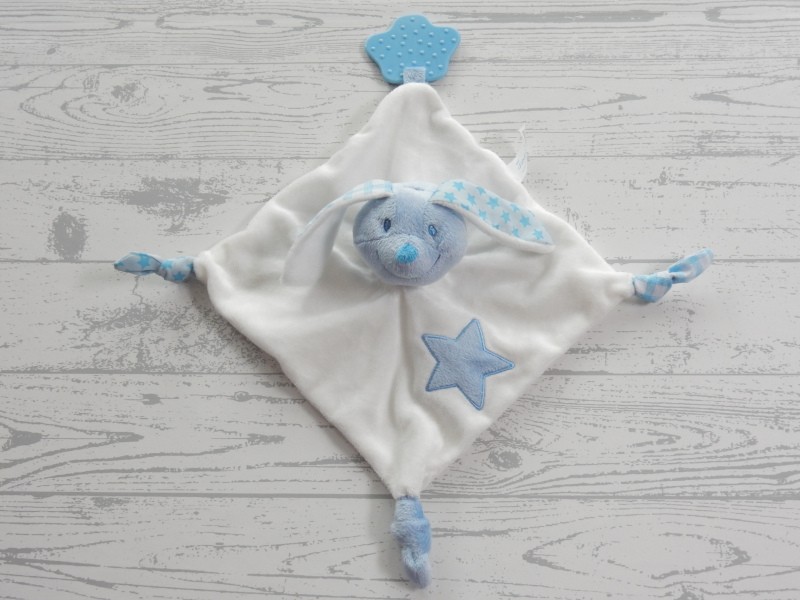 Tiamo knuffeldoek velours wit blauw lichtblauw bijtstuk Konijn