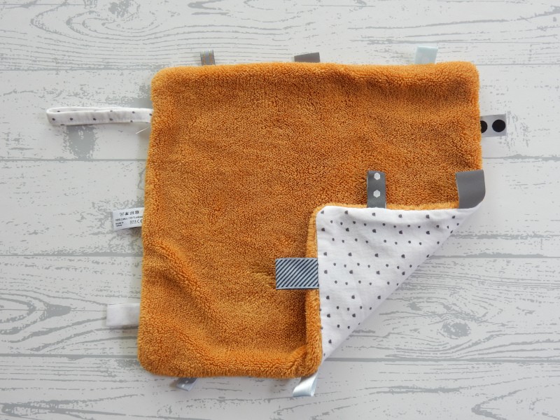 Snoozebaby knuffeldoek labeldoek velours bruin grijs stippen bumblebee