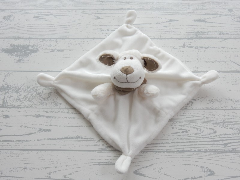 Tex baby knuffeldoek velours wit bruin suede sjaaltje bandana schaap