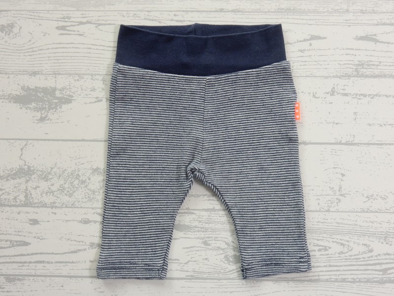 Hema newborn broekje blauw gestreept maat 56