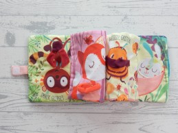 Lilliputiens activiteitenboek gebreid blauw vingerpopje Kiss Cesar