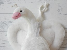 Happy Horse muziekknuffel velours wit roze rood zwaan Sophie
