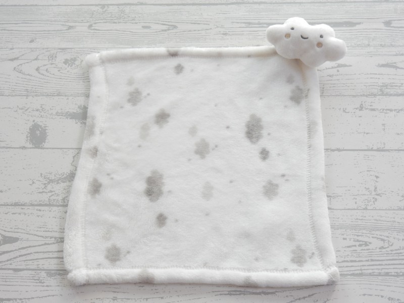 Primark baby knuffeldoek velours wit grijs wolkje wolkjes
