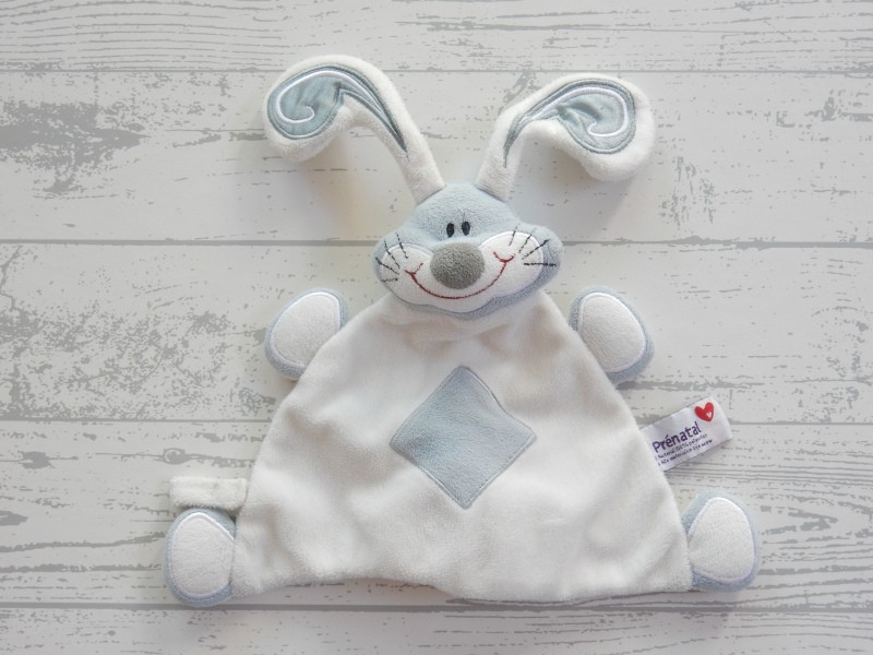 Prenatal knuffeldoek tuttel velours wit blauw zilver ruit konijn