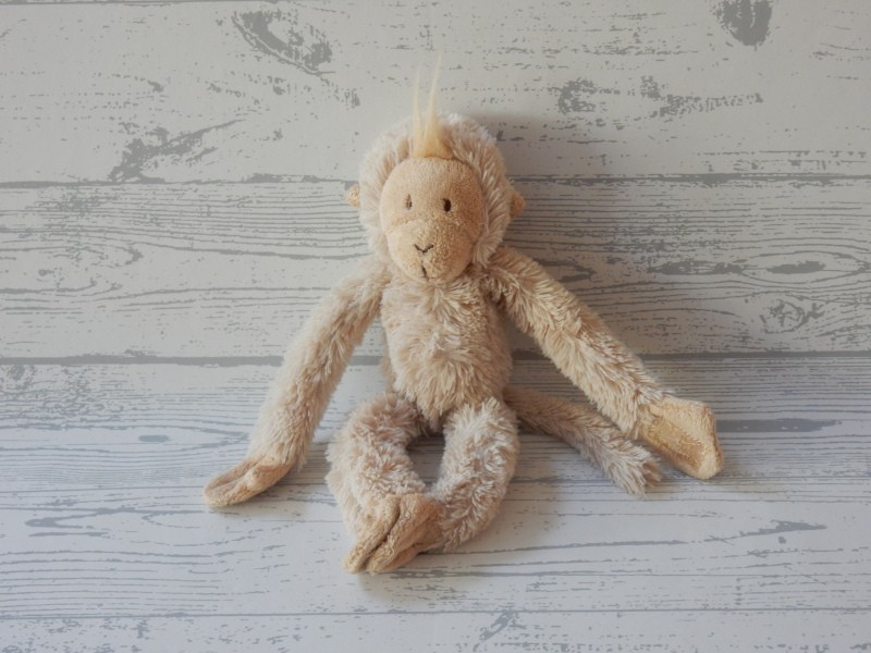 Happy Horse knuffel velours beige bruin hangende aap klein