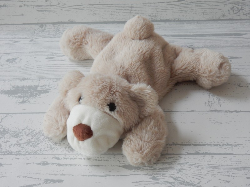 Funnies knuffel velours beige bruin beer liggend