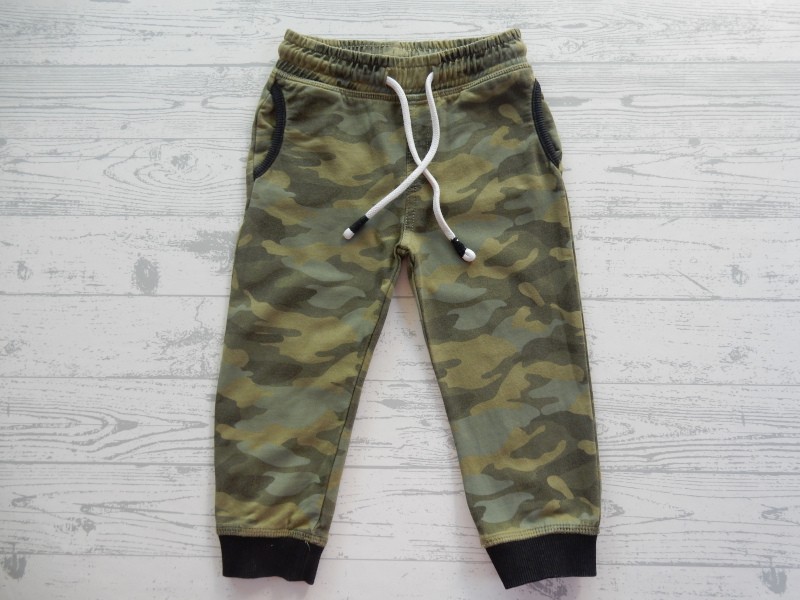 El Corte Ingles joggingbroek sweatstof legergroen camouflage maat 92