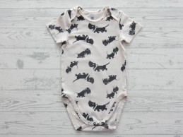 Hema romper korte mouw beige zwart Takkie maat 86-92