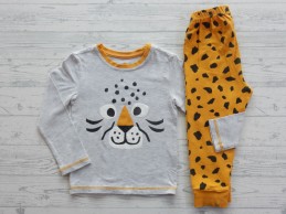 Hema pyjama tricot grijs melange oker geel tijger maat 86-92