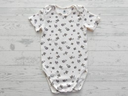 Hema romper korte mouw ecru rib zwart roze bruin bloemetjes maat 86-92