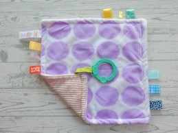Bright Starts knuffeldoek velours wit paars stip ribstof roze bijtring
