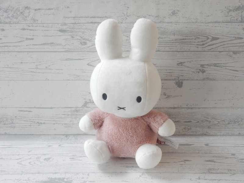 Nijntje knuffel rammelaar velours fluffy roze Pink zittend 32 cm
